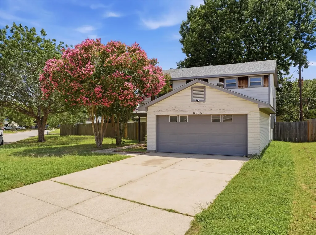 6205 Fernwood Drive Arlington TX 76001