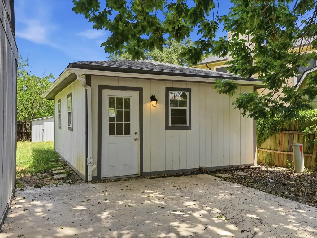 6205 Fernwood Drive Arlington TX 76001