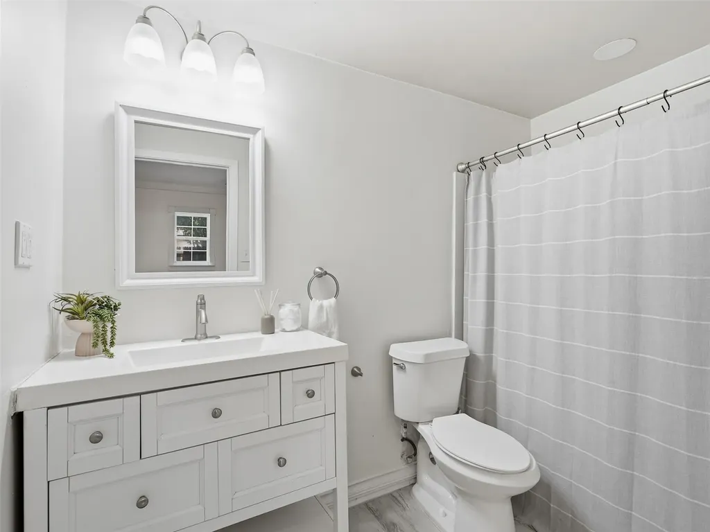6205 Fernwood Drive Arlington TX 76001