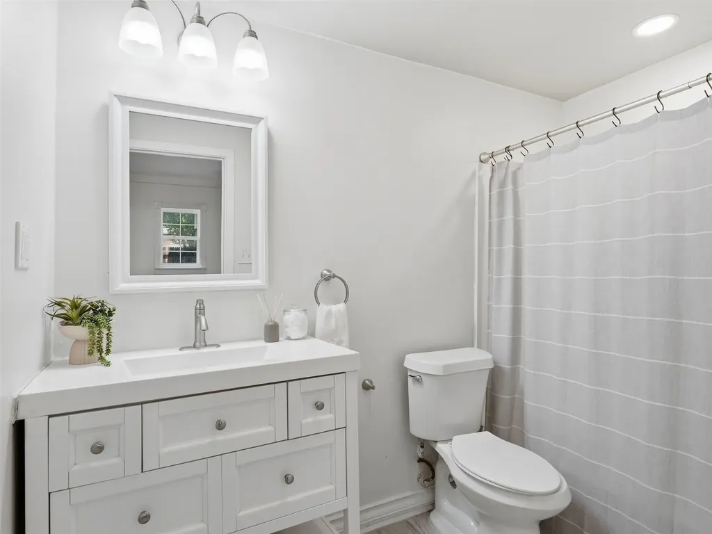 6205 Fernwood Drive Arlington TX 76001