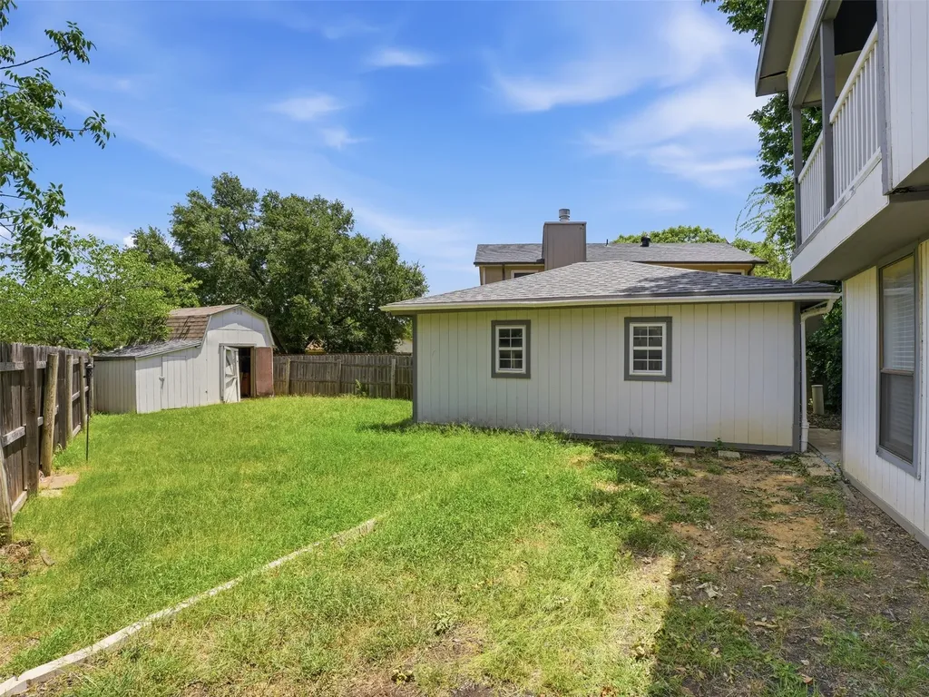 6205 Fernwood Drive Arlington TX 76001