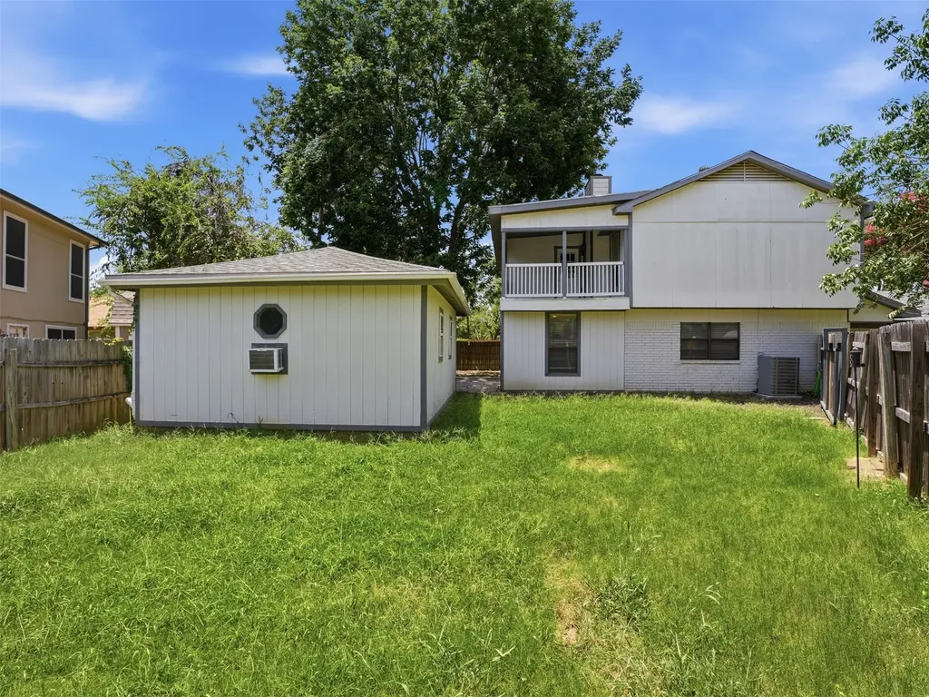 6205 Fernwood Drive Arlington TX 76001