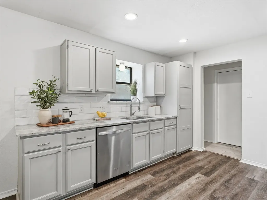 6205 Fernwood Drive Arlington TX 76001