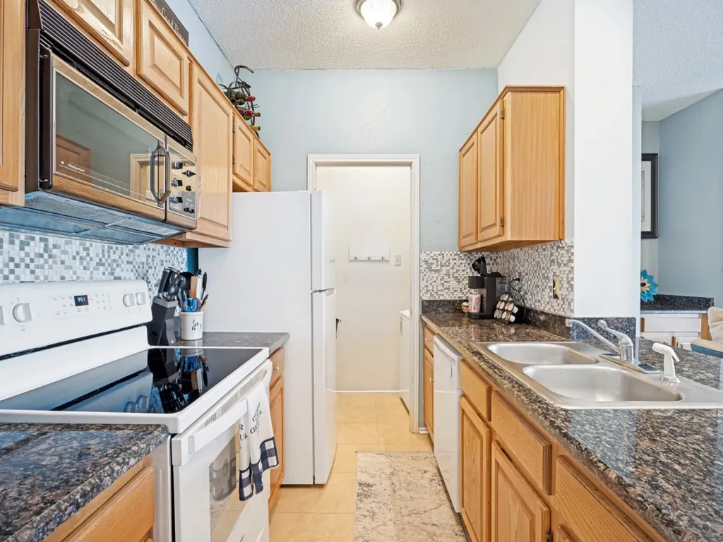 2164 Tanglewood Boulevard Pottsboro TX 75076