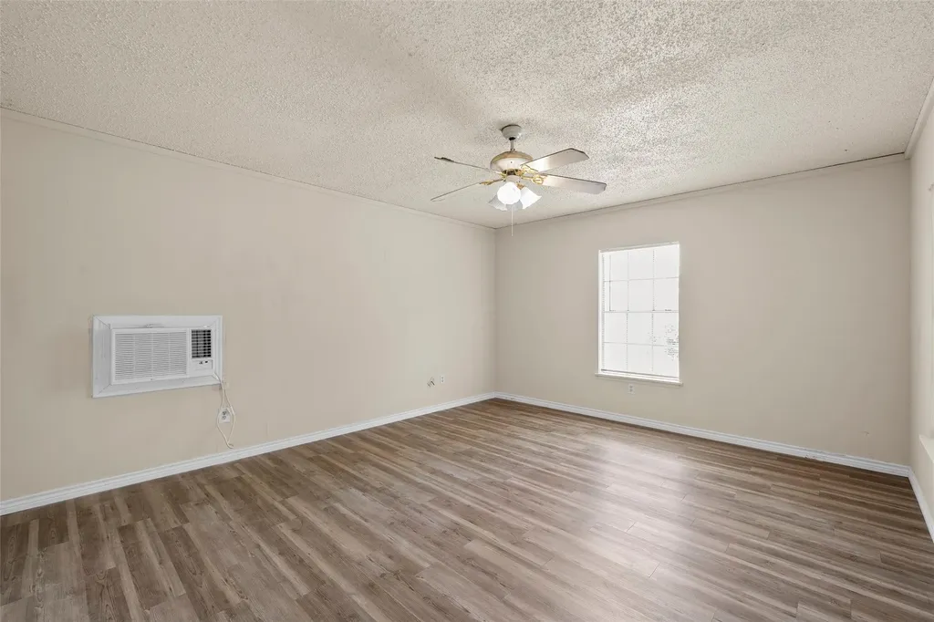 303 East Avenue Moody TX 76557
