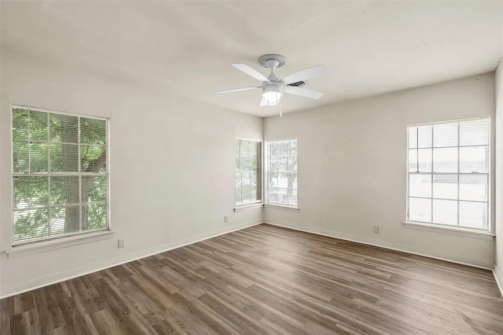 303 East Avenue Moody TX 76557