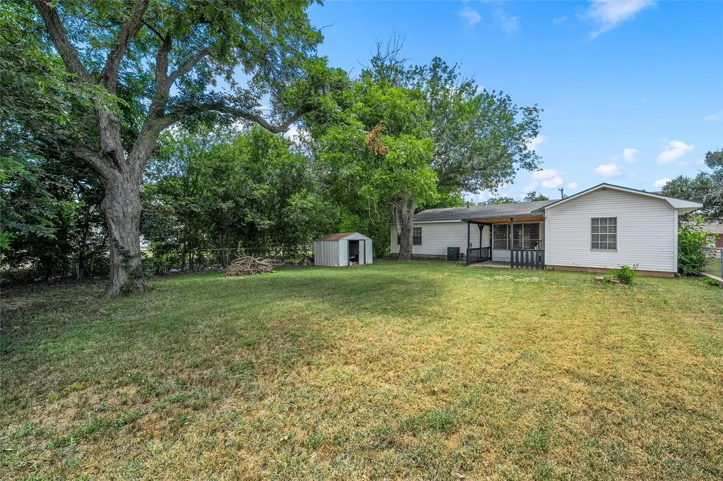 303 East Avenue Moody TX 76557