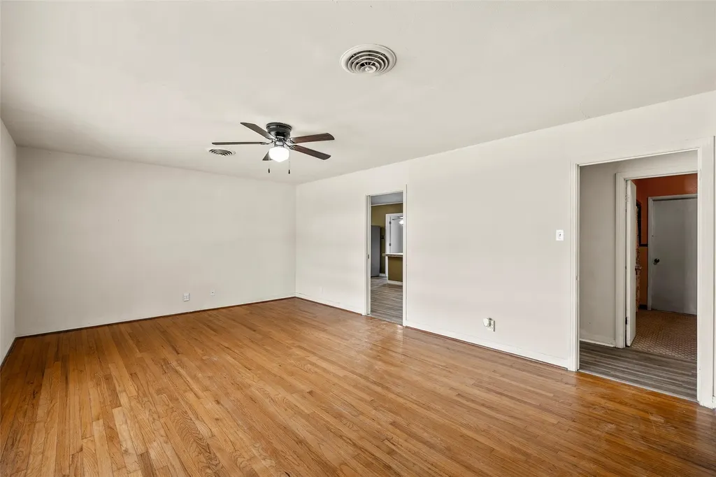 303 East Avenue Moody TX 76557