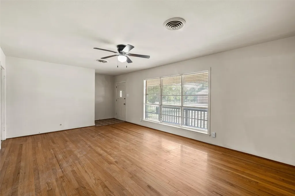 303 East Avenue Moody TX 76557