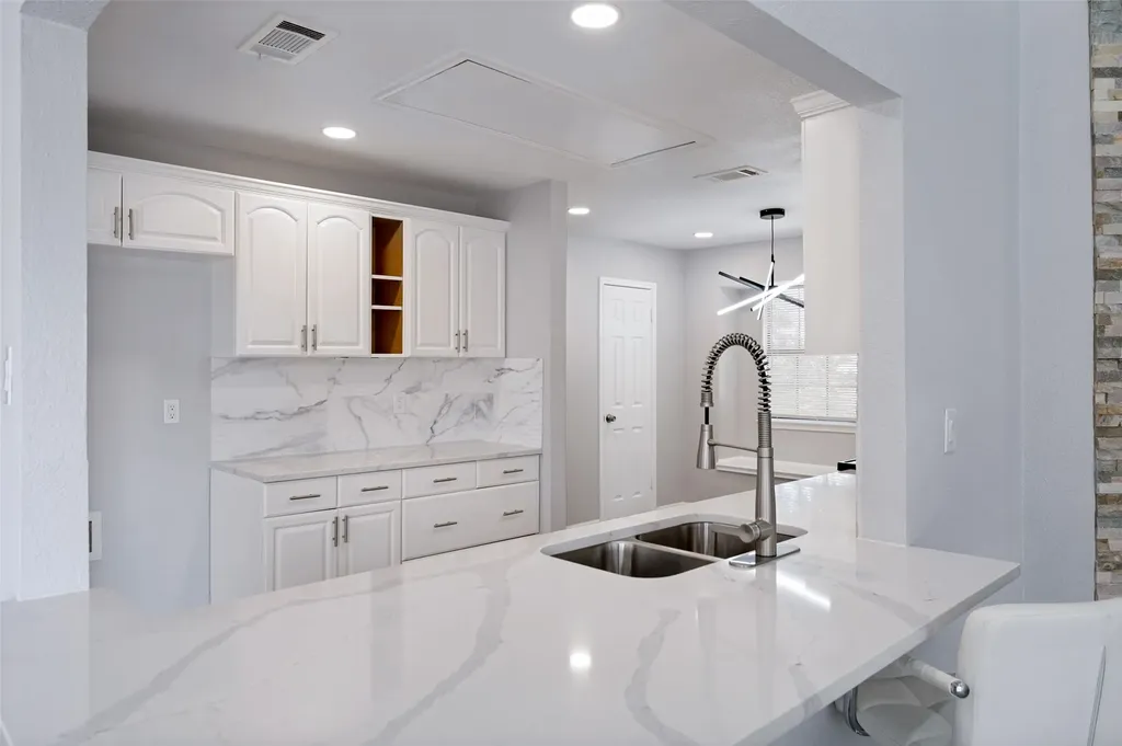1618 San Francisco Street Carrollton TX 75007