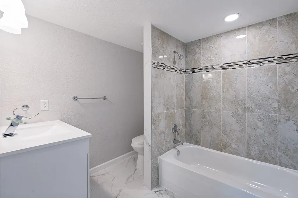 1618 San Francisco Street Carrollton TX 75007