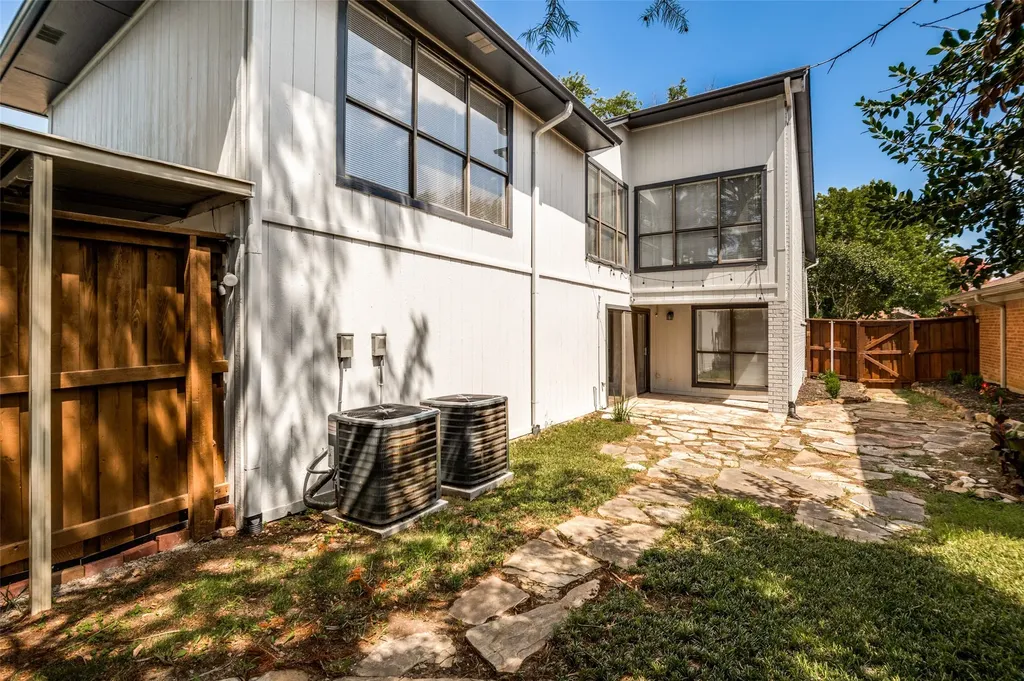 1618 San Francisco Street Carrollton TX 75007