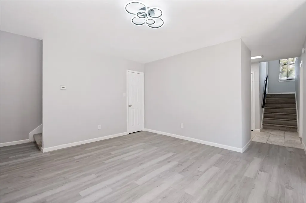 1618 San Francisco Street Carrollton TX 75007