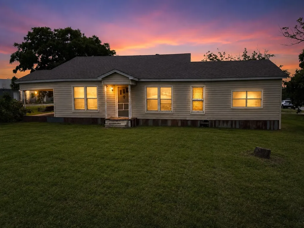 120 S Kennedy Street Penelope TX 76676