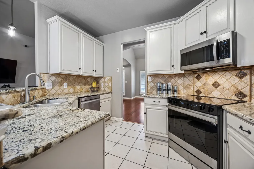 507 Mattie Lane Lake Dallas TX 75065