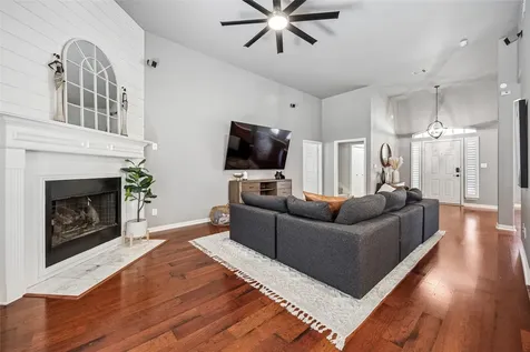 507 Mattie Lane Lake Dallas TX 75065