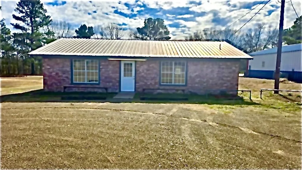 804 E Main Street Omaha TX 75571