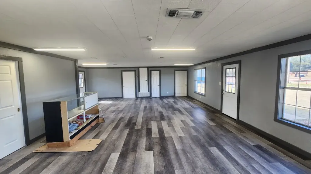 804 E Main Street Omaha TX 75571