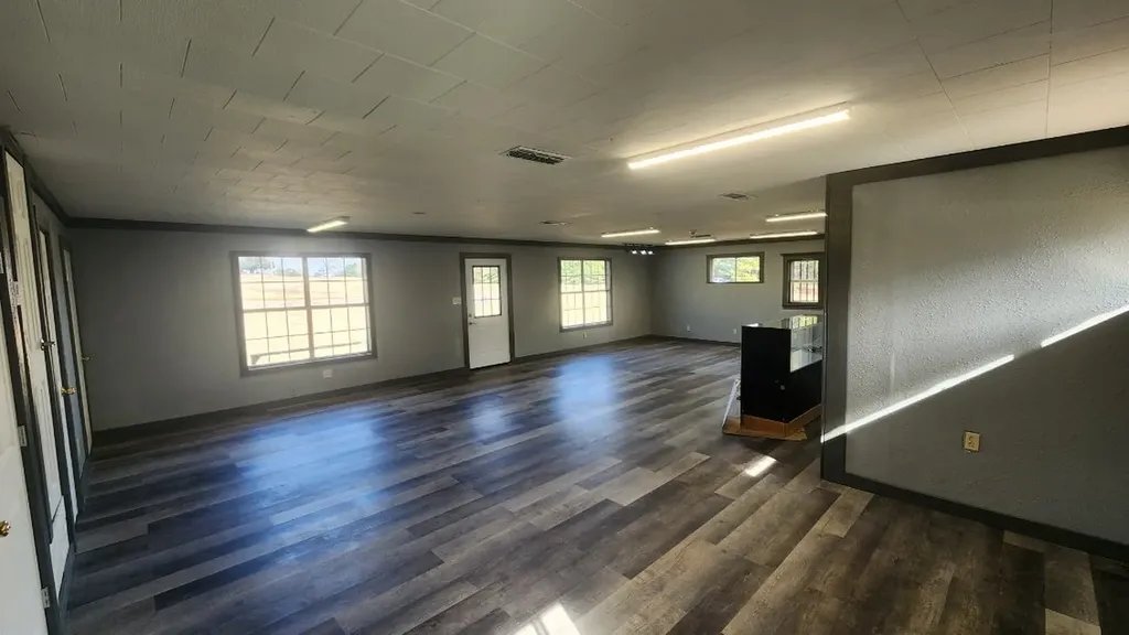 804 E Main Street Omaha TX 75571