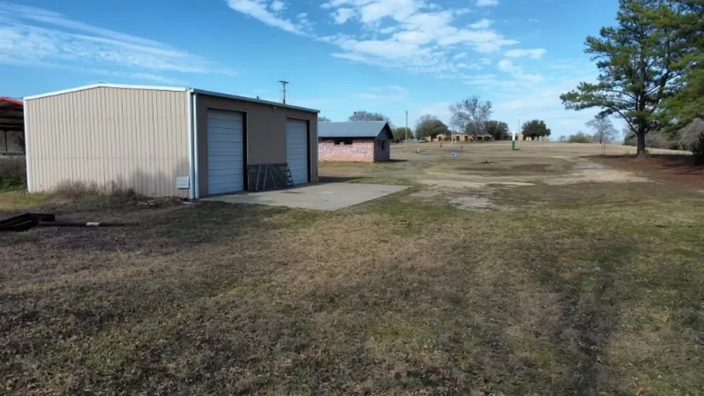 804 E Main Street Omaha TX 75571