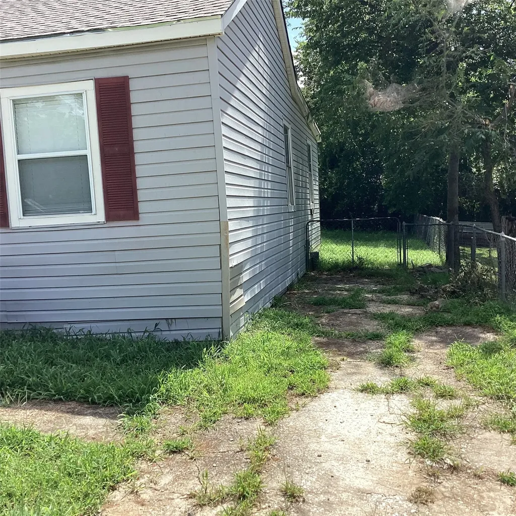 1506 S Travis Street Denison TX 75021