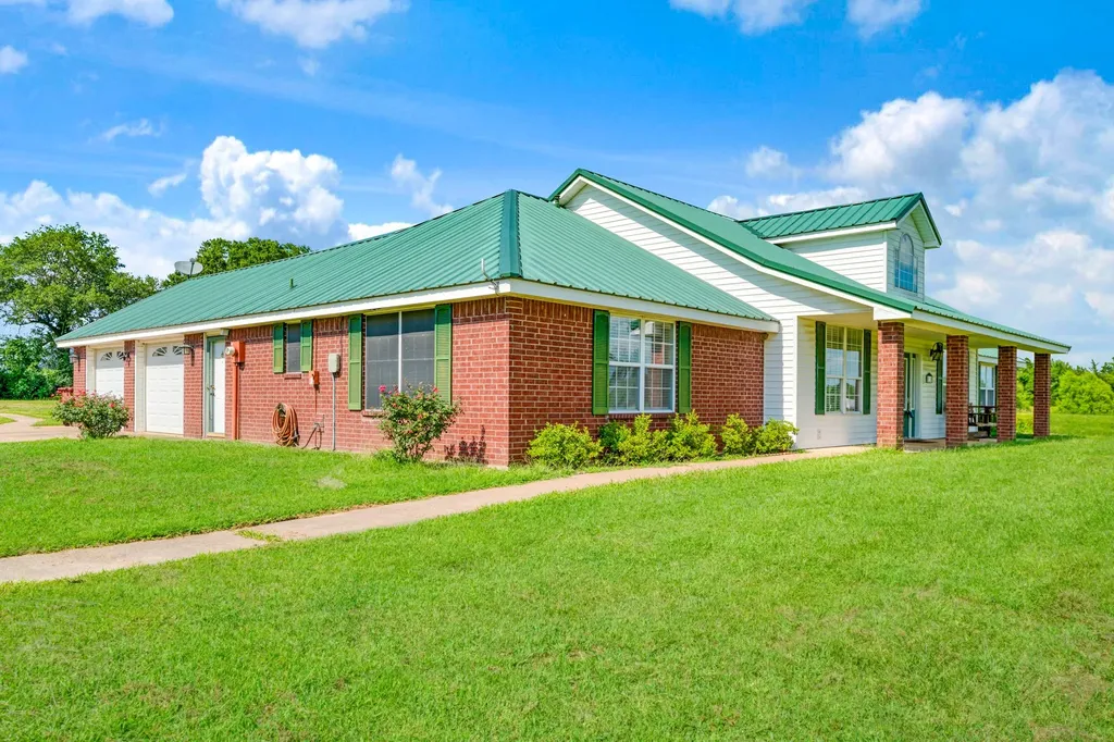 1005 Us-82 Blossom TX 75416