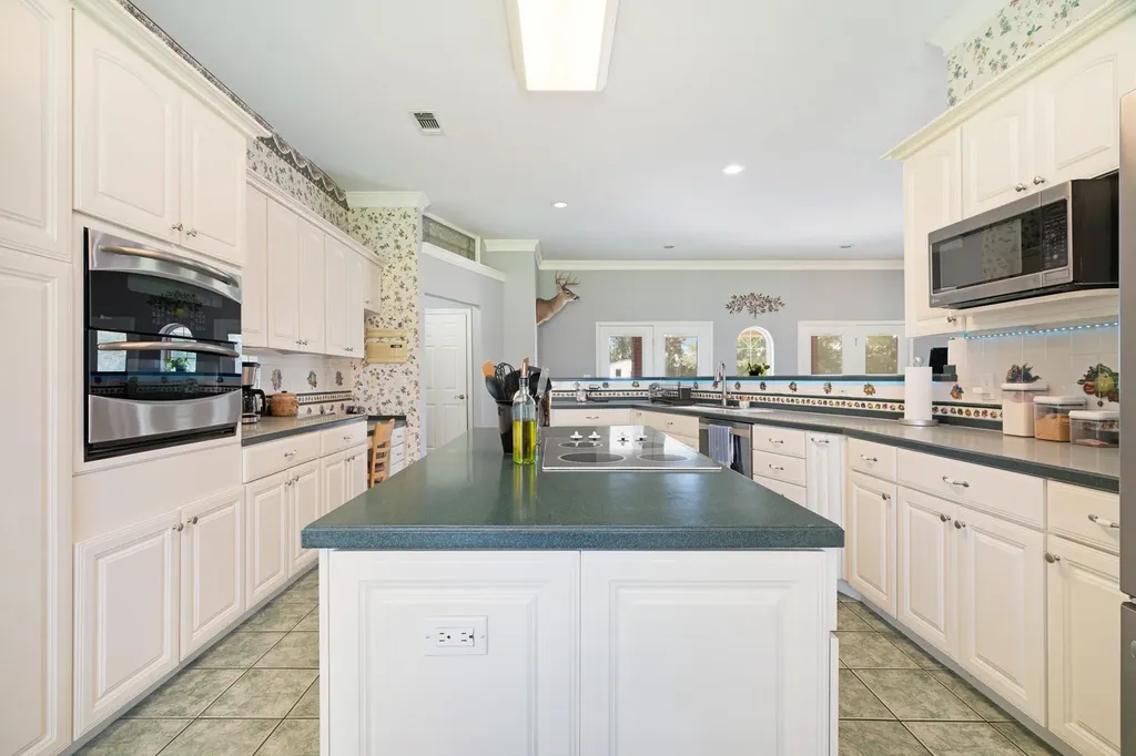 1005 Us-82 Blossom TX 75416