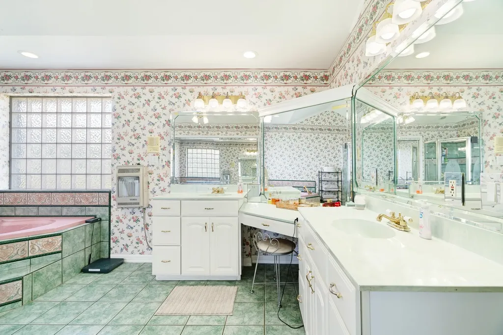 1005 Us-82 Blossom TX 75416