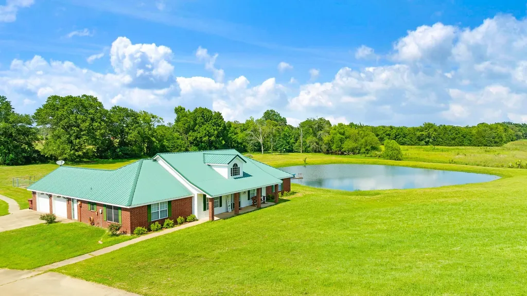 1005 Us-82 Blossom TX 75416