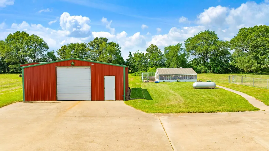 1005 Us-82 Blossom TX 75416