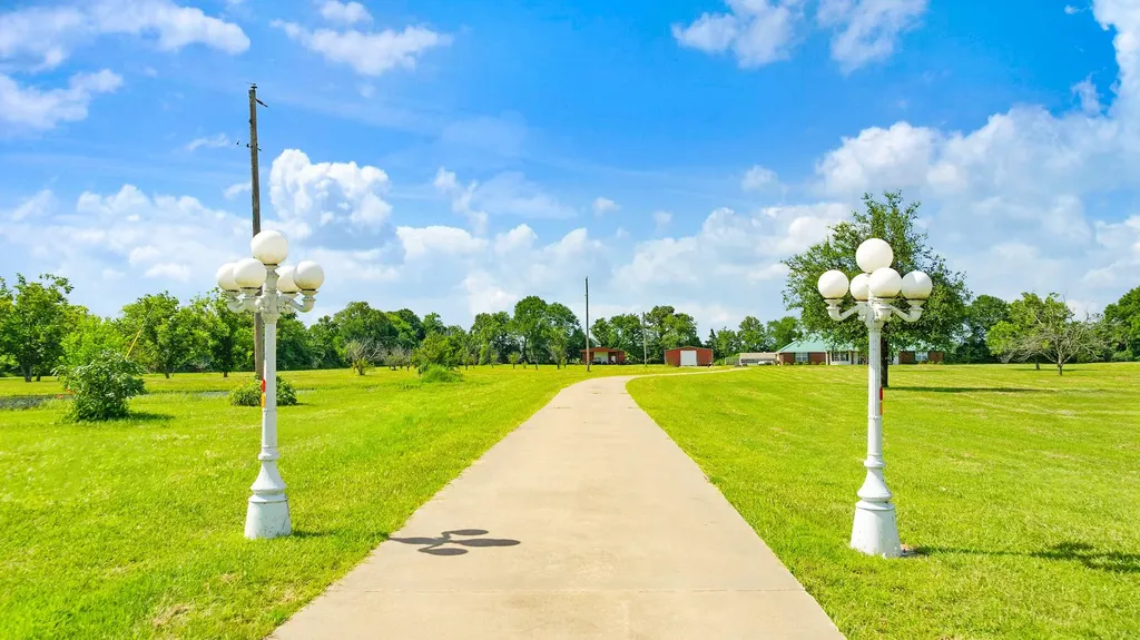 1005 Us-82 Blossom TX 75416