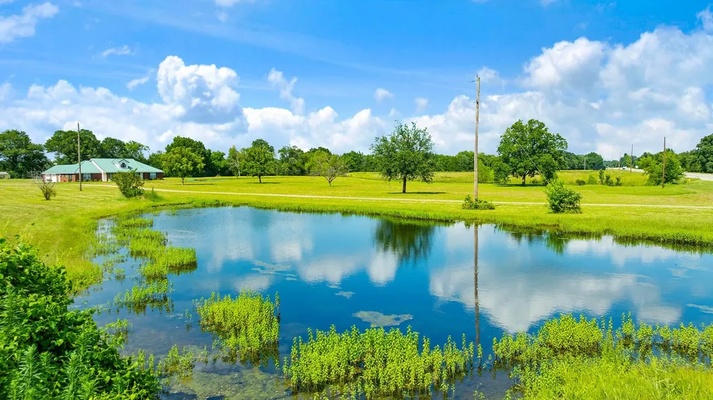 1005 Us-82 Blossom TX 75416