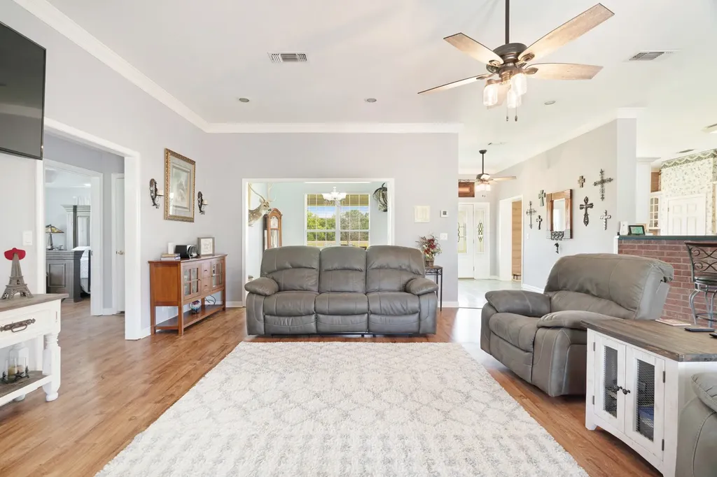 1005 Us-82 Blossom TX 75416
