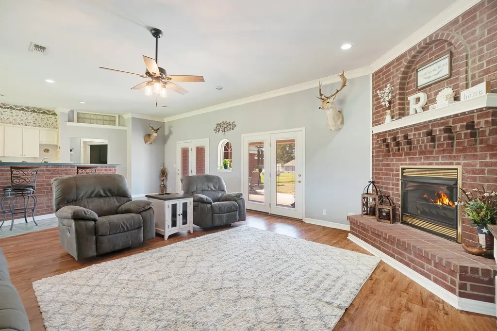 1005 Us-82 Blossom TX 75416