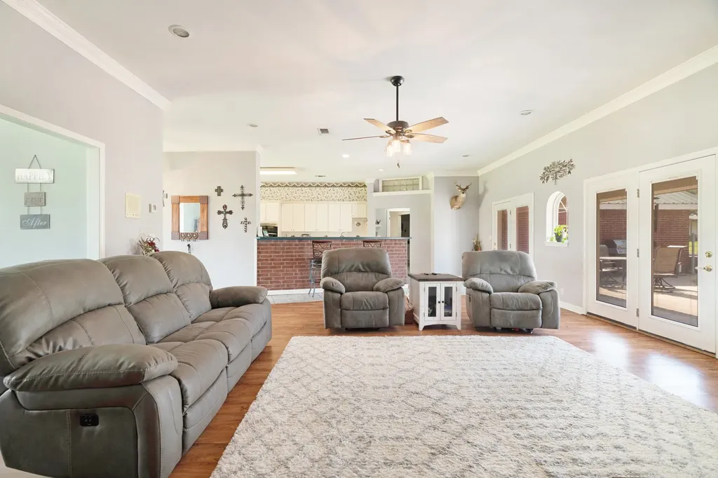 1005 Us-82 Blossom TX 75416