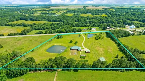 1005 Us-82 Blossom TX 75416