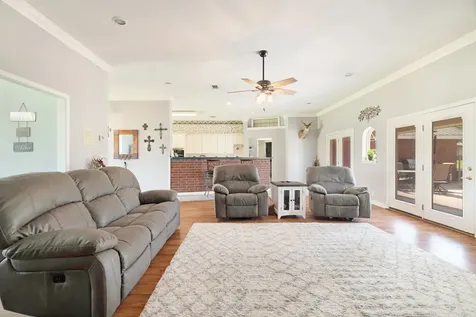 1005 Us-82 Blossom TX 75416
