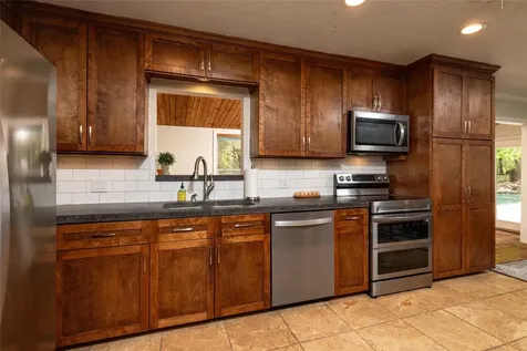 211 Crest Ridge Circle Lakeside TX 76108