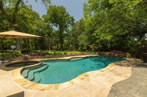 211 Crest Ridge Circle Lakeside TX 76108