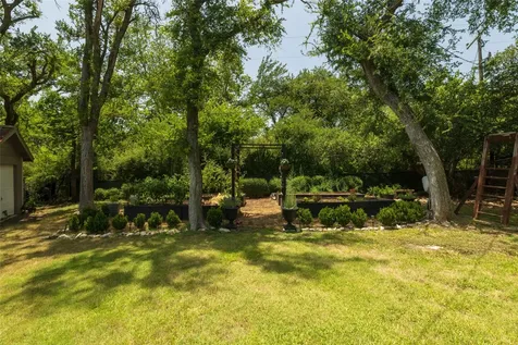 211 Crest Ridge Circle Lakeside TX 76108