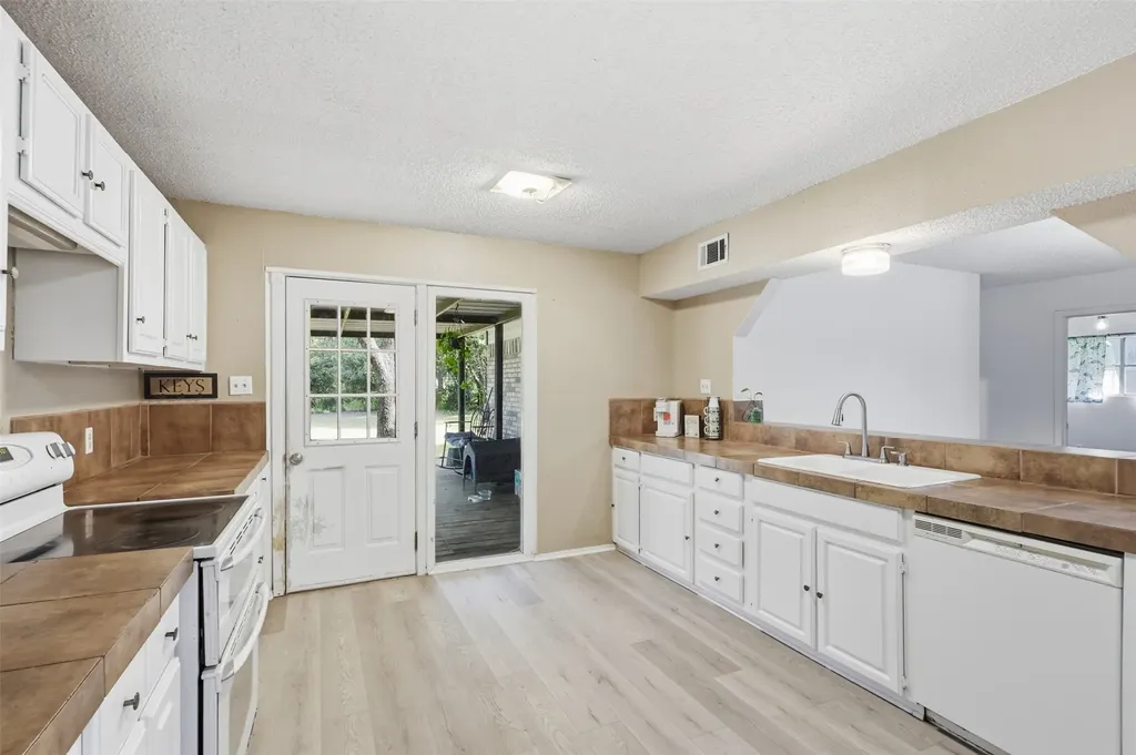 112 Spanish Trail Weatherford TX 76088