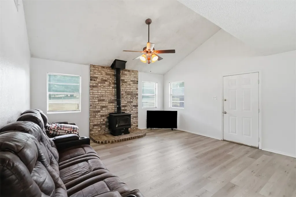 112 Spanish Trail Weatherford TX 76088