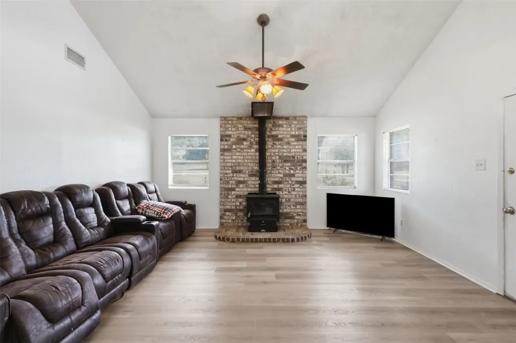 112 Spanish Trail Weatherford TX 76088