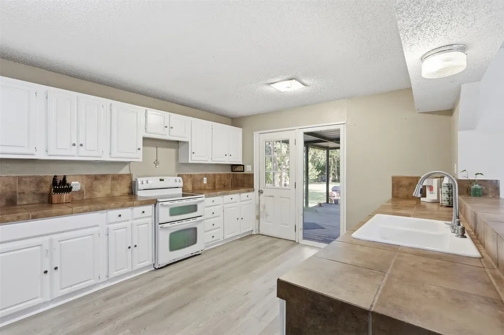112 Spanish Trail Weatherford TX 76088