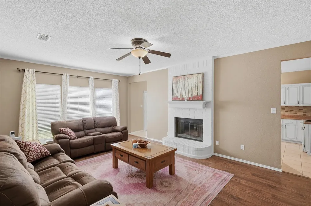 609 Carette Drive Fort Worth TX 76108