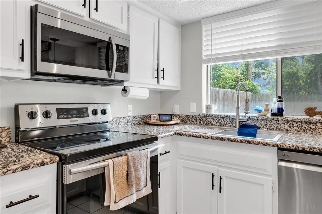 6548 Wooddale Drive Watauga TX 76148