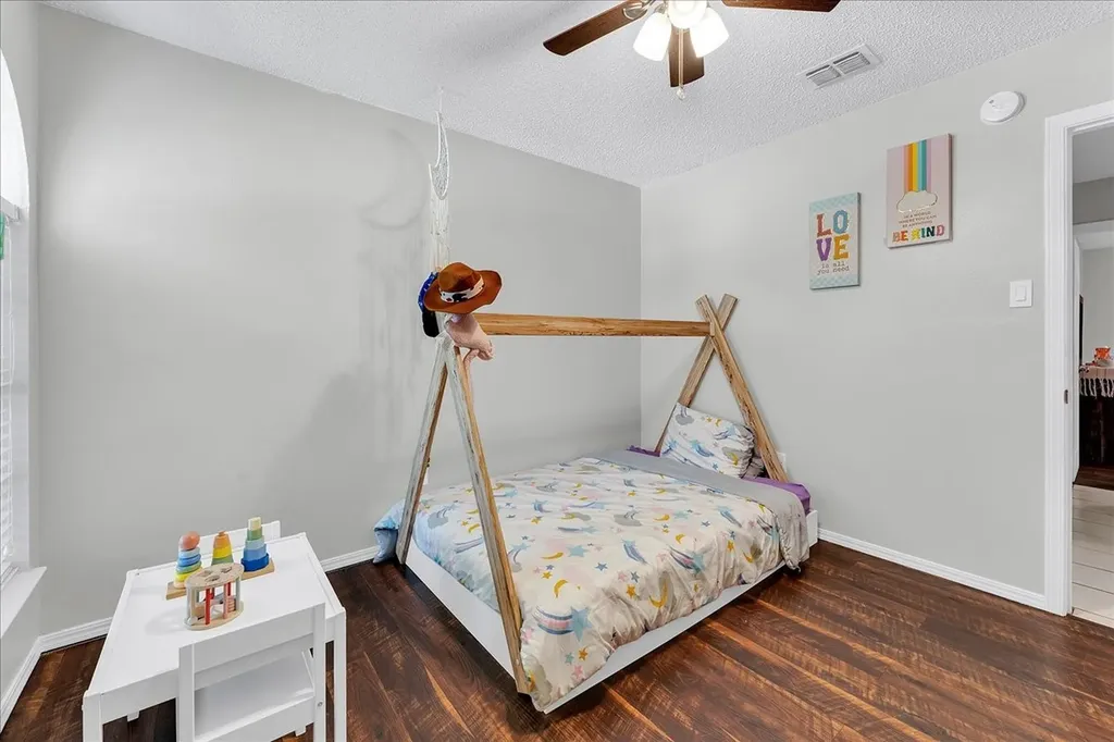 6548 Wooddale Drive Watauga TX 76148