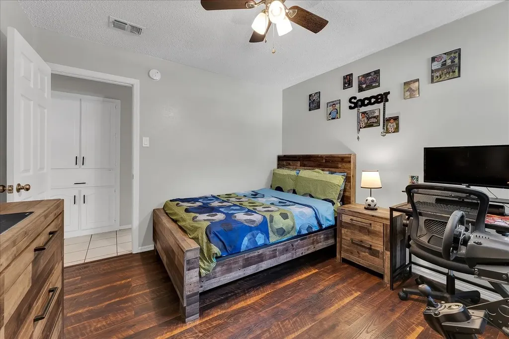6548 Wooddale Drive Watauga TX 76148