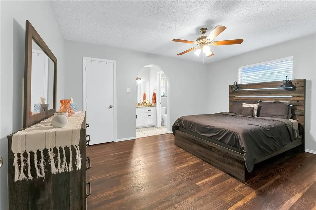 6548 Wooddale Drive Watauga TX 76148