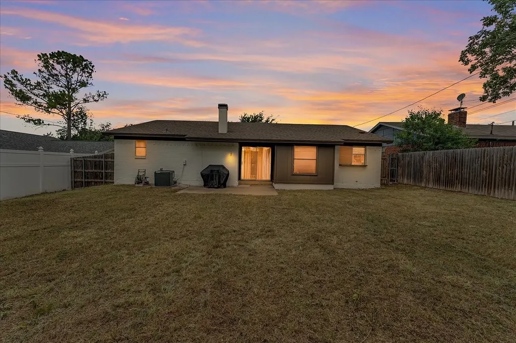 6548 Wooddale Drive Watauga TX 76148